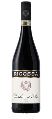 Eine elegante Flasche Rotwein mit dem Etikett 'Barbera d'Asti' und dem Logo von Ricossa, auf einem weißen Hintergrund.