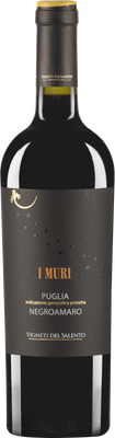 Eine elegante Flasche Rotwein mit schwarzem Etikett und goldenen Akzenten, die den Namen 'I Muri' trägt.