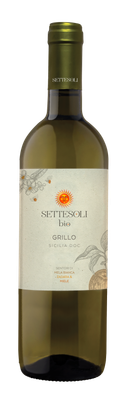 Der Settesoli Grillo Wein präsentiert sich in einer stilvollen Flasche, verziert mit einem kunstvollen Etikett und sonnigen Symbolen.
