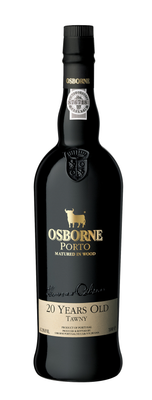 Eine elegante Flasche Osborne Porto, 20 Jahre alt, mit schwarzem Etikett und goldener Schrift, steht auf einem neutralen Hintergrund.