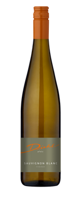 Eine elegante Flasche Sauvignon Blanc mit einem orangefarbenen Verschluss und einem stilvollen Etikett in sanften Farben.