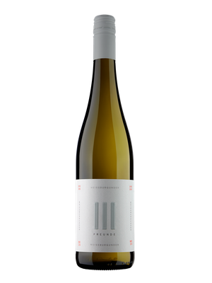 Ein stilvoller Weißwein in einer transparenten Flasche, die mit einem modernen, grafischen Etikett versehen ist.