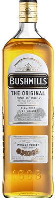 Eine Flasche Bushmills Irish Whiskey mit goldener Kappe und klarer Flüssigkeit, die in einem eleganten Design präsentiert wird.