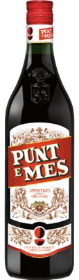 Eine elegante Flasche Punt e Mes Aperitivo mit einem roten Korken und kunstvollen goldenen Verzierungen auf dem Etikett.