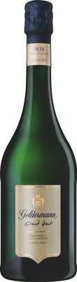 Eine elegante Flasche Sekt mit grünem Glas und goldenen Etiketten, die den Namen 'Geldermann Grand Brut' trägt.
