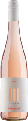Die Flasche hat einen weißen Schraubverschluss und ein schlichtes, aber stilvolles Design, das zum Trinken einlädt.