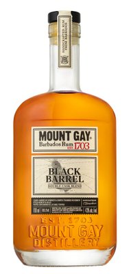Der Mount Gay Black Barrel Rum in einer klaren Glasflasche, die die tiefgoldene Flüssigkeit und das stilvolle Design zeigt.