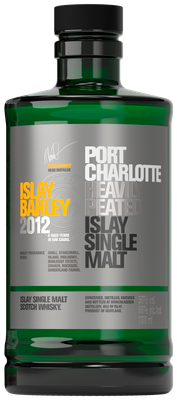 Eine grüne Whiskyflasche mit einem schwarzen Deckel, die die Aufschrift 'Port Charlotte Islay Barley 2012' trägt.