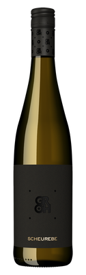 Die Flasche ist schlank und glänzend, mit einem auffälligen schwarzen Etikett, das die edle Weinmarke und Sorte hervorhebt.