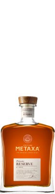 Eine elegante Flasche Metaxa Private Reserve mit einem Holzverschluss, gefüllt mit goldenem, bernsteinfarbenem Likör.