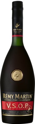 Die Flasche zeigt das goldene Emblem von Rémy Martin, umgeben von einer edlen schwarzen Oberfläche und roten Akzenten.