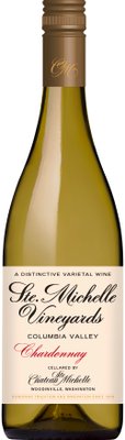 Die Flasche zeigt ein ansprechendes Design mit goldenen und schwarzen Schriftzügen, die den Wein und seine Herkunft betonen.