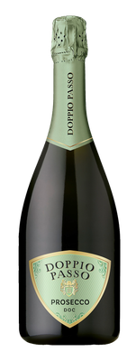 Eine elegante Flasche Doppio Passo Prosecco mit grünem Etikett und goldenen Akzenten, ideal für festliche Anlässe.