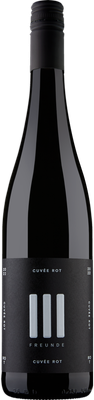 Eine elegante Flasche Rotwein mit einem minimalistischen Etikett, das die Aufschrift 'Cuvée Rot' und '3 Freunde' zeigt.