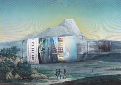 Humboldt Gin Flasche vor beeindruckendem Bergpanorama