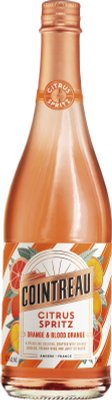 Die Flasche Cointreau Citrus Spritz strahlt mit ihrem fruchtigen Etikett und der ansprechenden orangefarbenen Verpackung.
