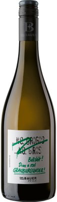 Eine Flasche Grauburgunder mit einem auffälligen Etikett, das den Text 'Drink a real Grauburgunder!' zeigt.
