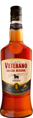 Eine Flasche Veterano Solera Reserva Brandy, die in einem eleganten Design mit goldenen und schwarzen Akzenten präsentiert wird.
