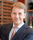 Professioneller Geschäftsmann in einem modernen Büro