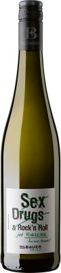 Die Flasche zeigt ein kreatives Design mit dem Schriftzug 'Sex, Drugs & Rock'n Roll', durchgestrichen und ersetzt durch 'just Riesling'.