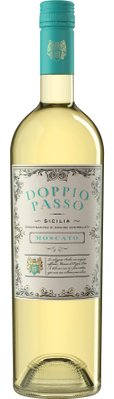 Eine elegante Flasche Moscato mit einem hellblauen Verschluss und kunstvollem Etikett, das die Herkunft aus Sizilien betont.
