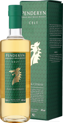 Eine Flasche Penderyn Whisky mit grünem Etikett und Drachenmotiv steht neben einer passenden Verpackung.
