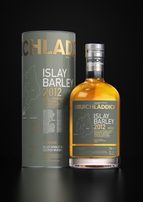 Eine elegante Flasche Bruichladdich Islay Barley 2012 steht neben einer stilvollen Verpackung mit goldenen Akzenten.