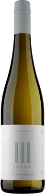 Ein stilvoller Weißwein in einer transparenten Flasche, die mit einem modernen, grafischen Etikett versehen ist.