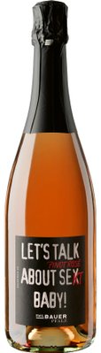 Die Flasche zeigt einen eleganten, roséfarbenen Sekt mit einem schwarzen, künstlerischen Etikett von Emil Bauer.