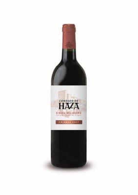 Eine elegante Flasche Rotwein mit dem Etikett 'Condado de Haza', Jahrgang 2017, vor einem weißen Hintergrund.